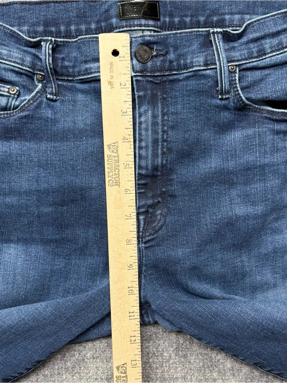 MOTHER Jeans Womens 32 Weekender Fray in Mint Condition Flare Raw Hem USA Made - Picture 9 of 15